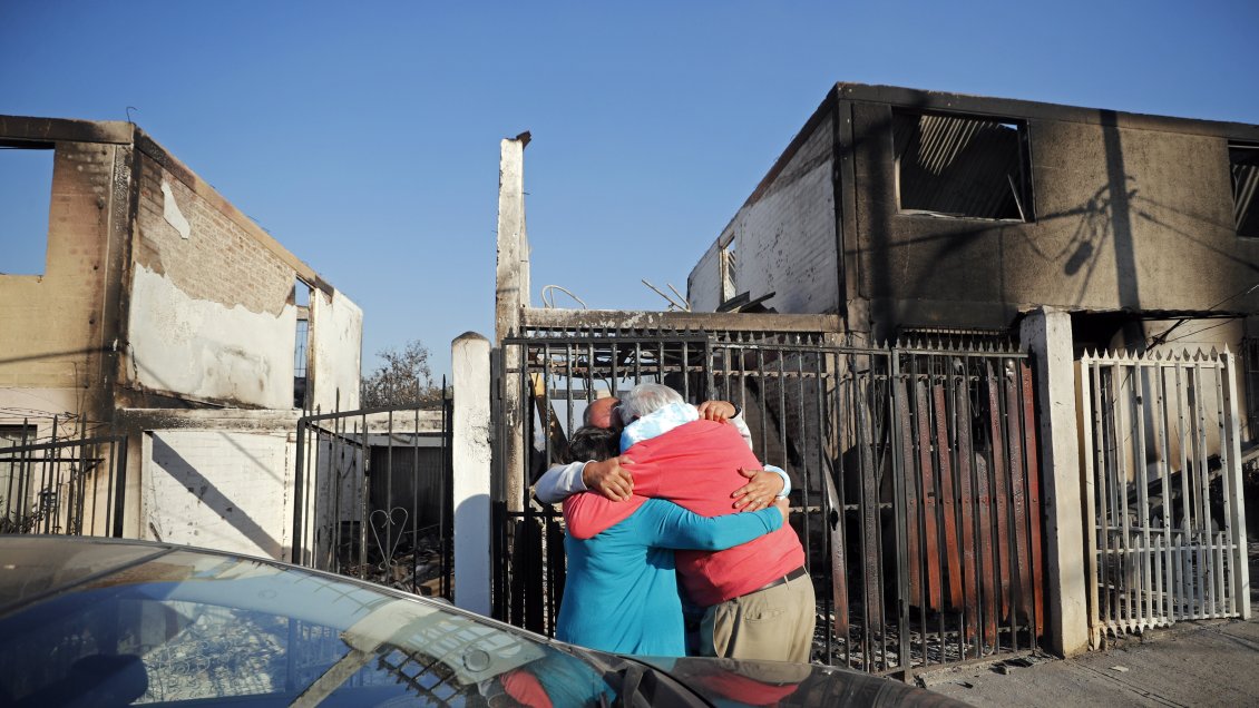 Vecinos afectados por incendios exigen acción y presencia de autoridades