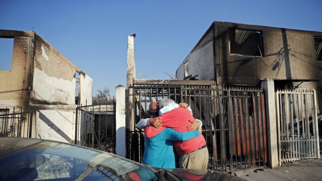 Vecinos afectados por incendios exigen acción y presencia de autoridades