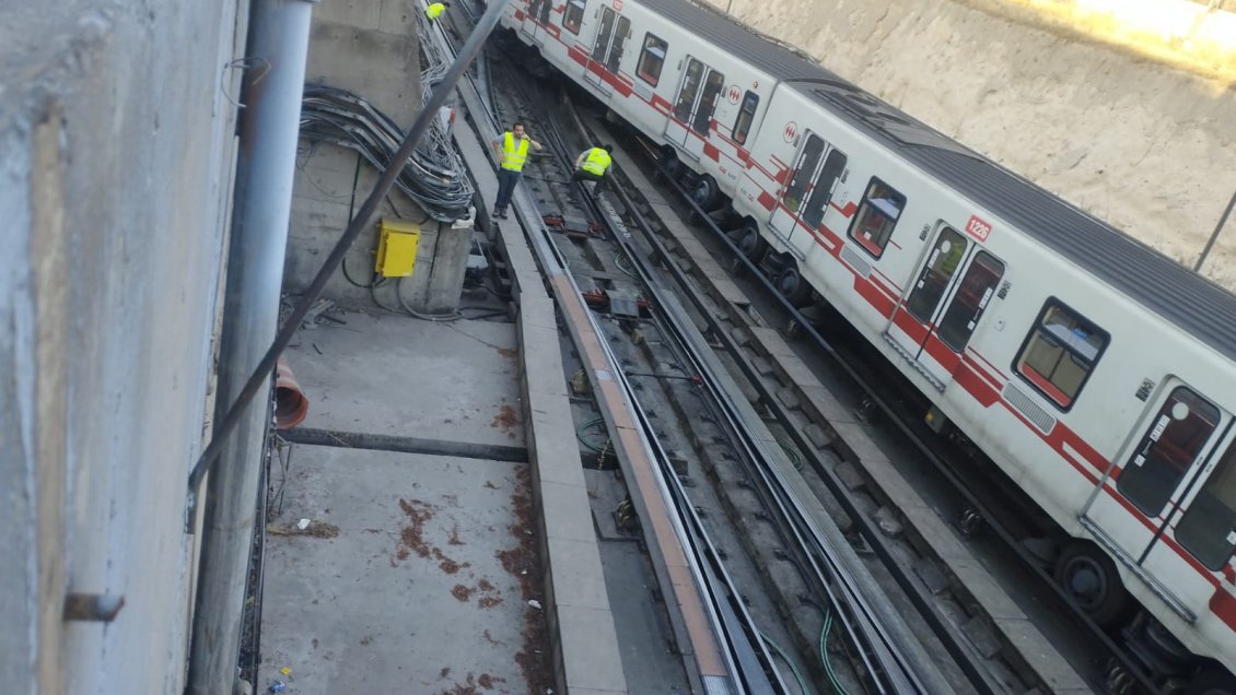 Pasajeros reportan que tren descarrilló en la Línea del Metro