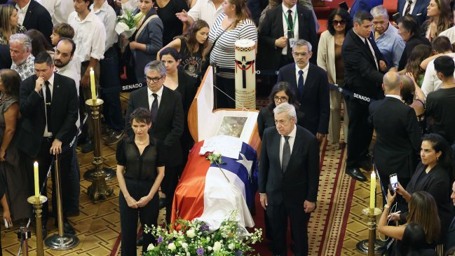 Vallejo tras guardia de honor a Piñera: 