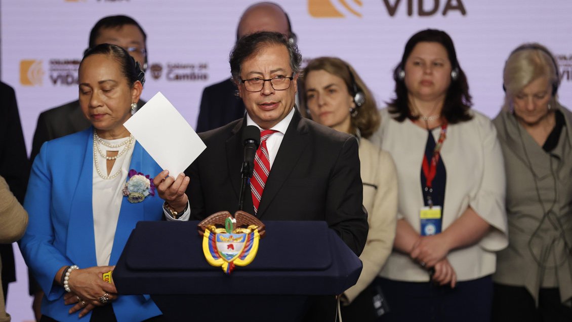 Petro acusa a la prensa de usar falsedades en una 