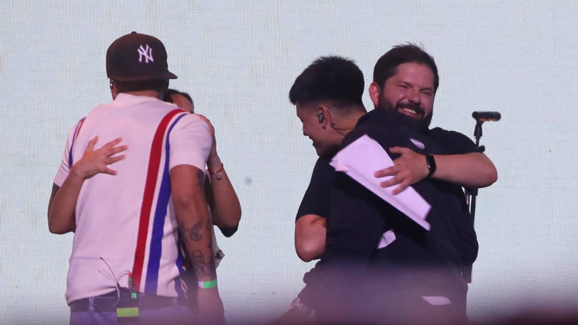 La efusiva presentación del Presidente Boric a Kidd Voodoo y Young Cister