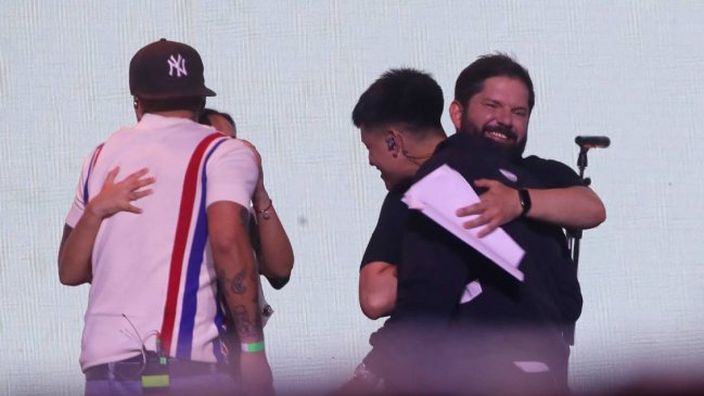 La efusiva presentación del Presidente Boric a Kidd Voodoo y Young Cister