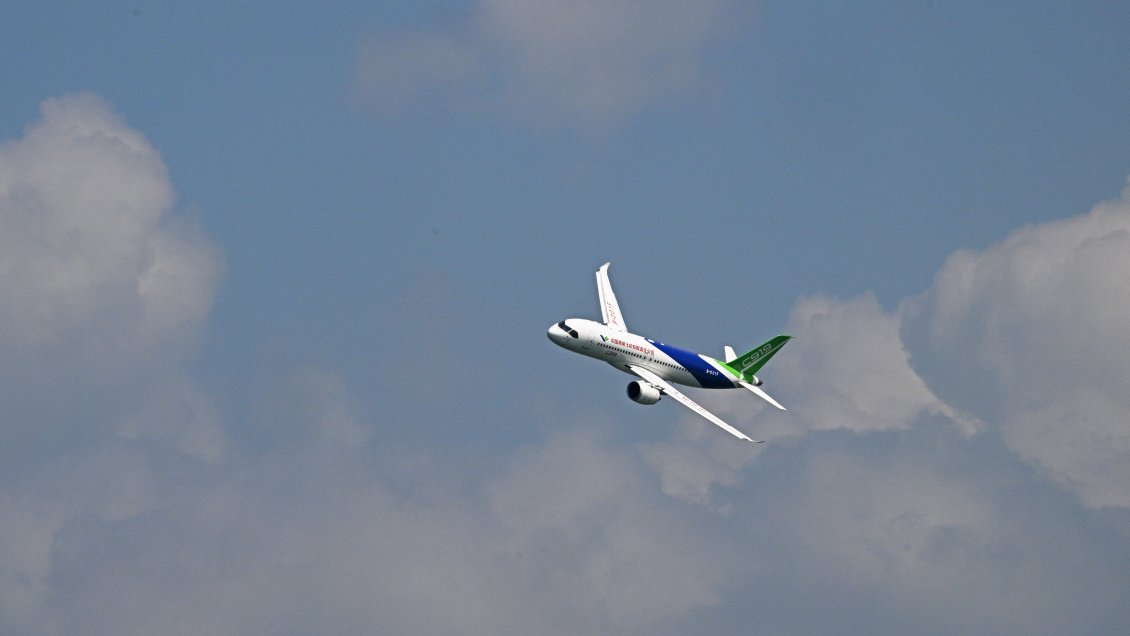 Avión chino C919 realizó vuelo de prueba en Singapur