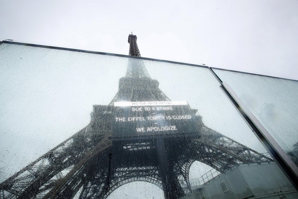 La Torre Eiffel se mantiene cerrada debido a una huelga