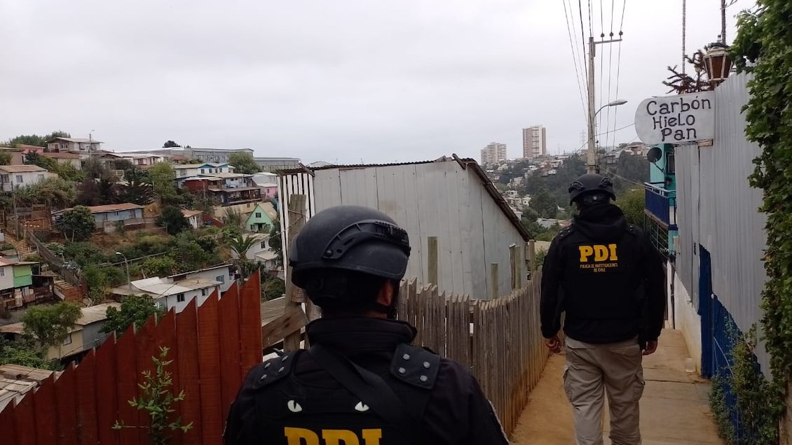 Hombre fue asesinado a disparos en Valparaíso: Otro joven también fue herido