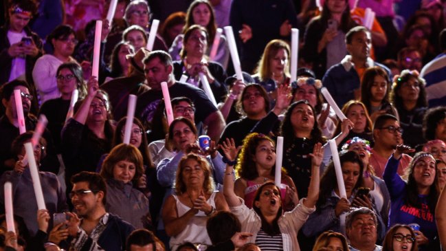 Pifias complican a los animadores en Viña 2024 tras show de Bocelli