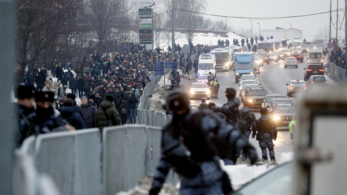 Funeral de Navalni sumó más de 100 detenidos en toda Rusia