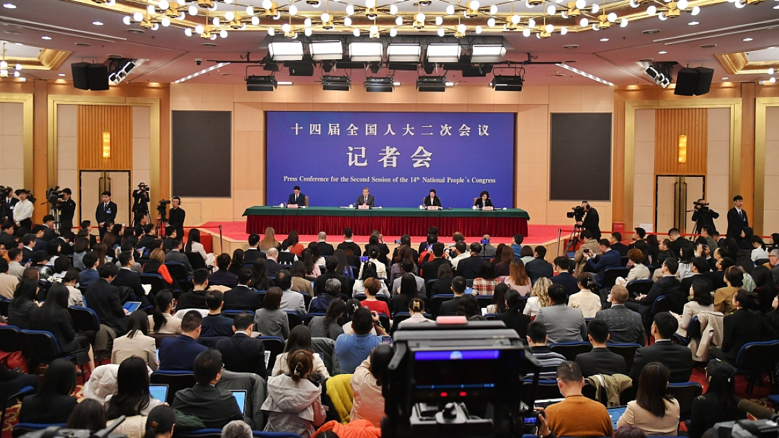 Wang Yi: China será firmemente una fuerza de paz, estabilidad y progreso para el mundo