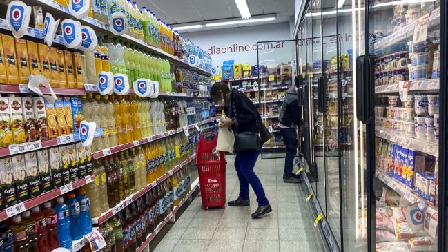 Gobierno argentino conversa con supermercados sobre alzas 