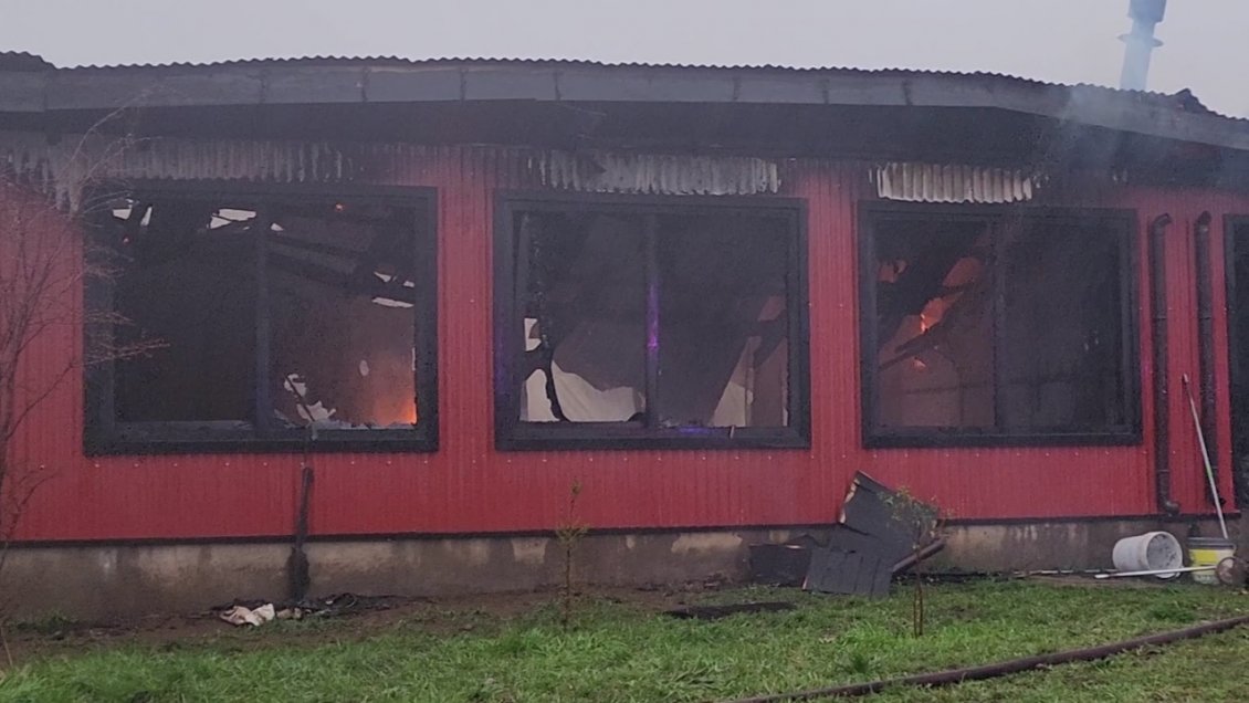 Incendio destruyó el colegio Patagonia en Coyhaique