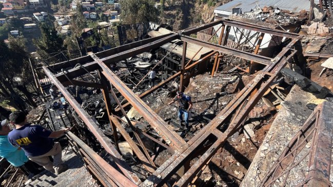   Boric informó 20 casas quemadas por incendio en el Cerro Cordillera 