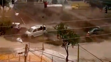   Repentino aluvión sorprendió a conductores en Bolivia 
