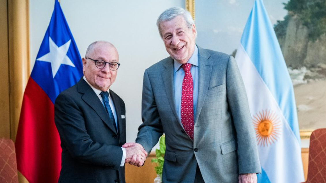 Van Klaveren dio por superado el impasse tras los 