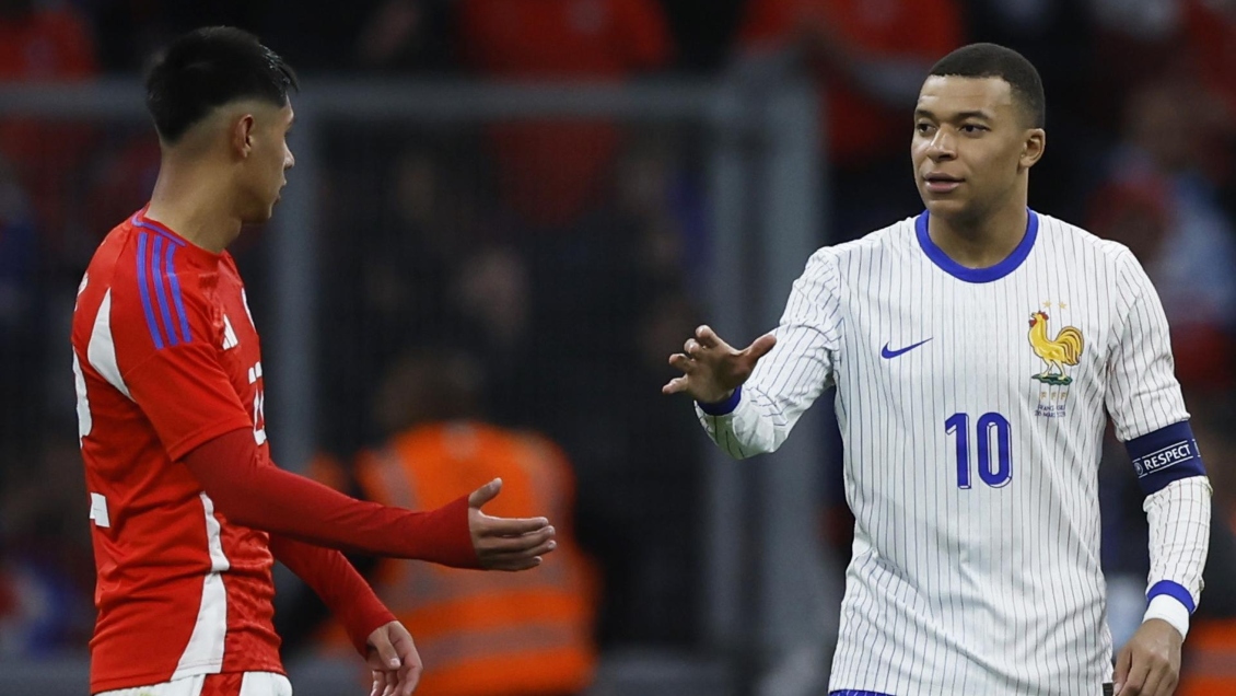 Didier Deschamps evidenció su decepción por pifias a Mbappé en duelo ante Chile