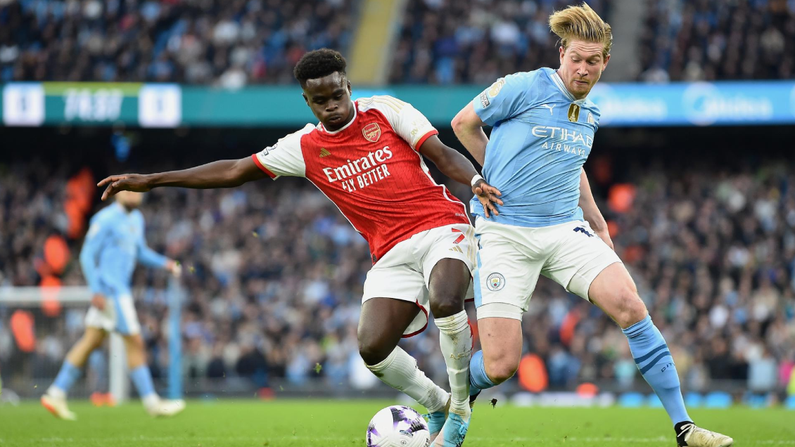 Arsenal repartió puntos con Manchester City y cedió el liderato a Liverpool en la Premier