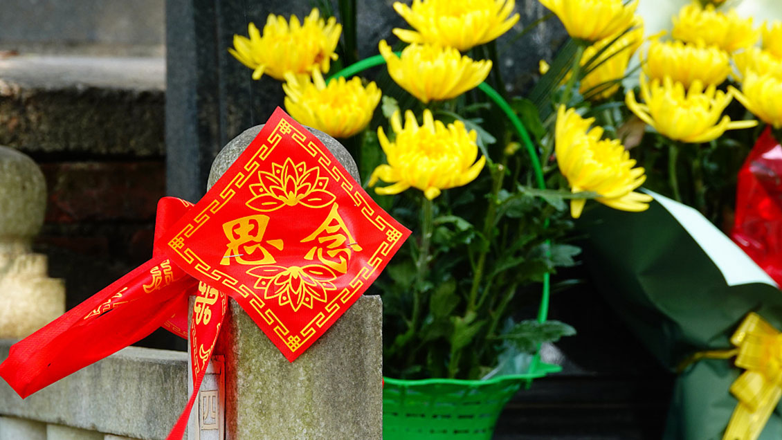Barrido de tumbas, flores y ofrendas: Así se celebra el Festival de Qingming en China
