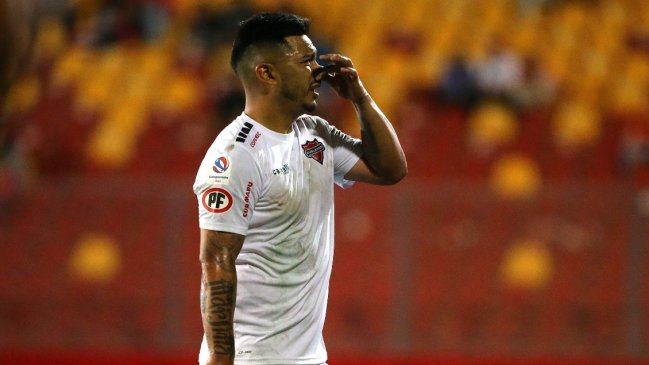 [Video] El desagradable gesto de Lorenzo Reyes a los hinchas de Unión Española