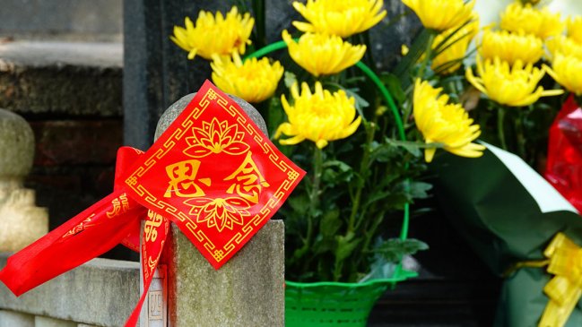 Barrido de tumbas, flores y ofrendas: Así se celebra el Festival de Qingming en China