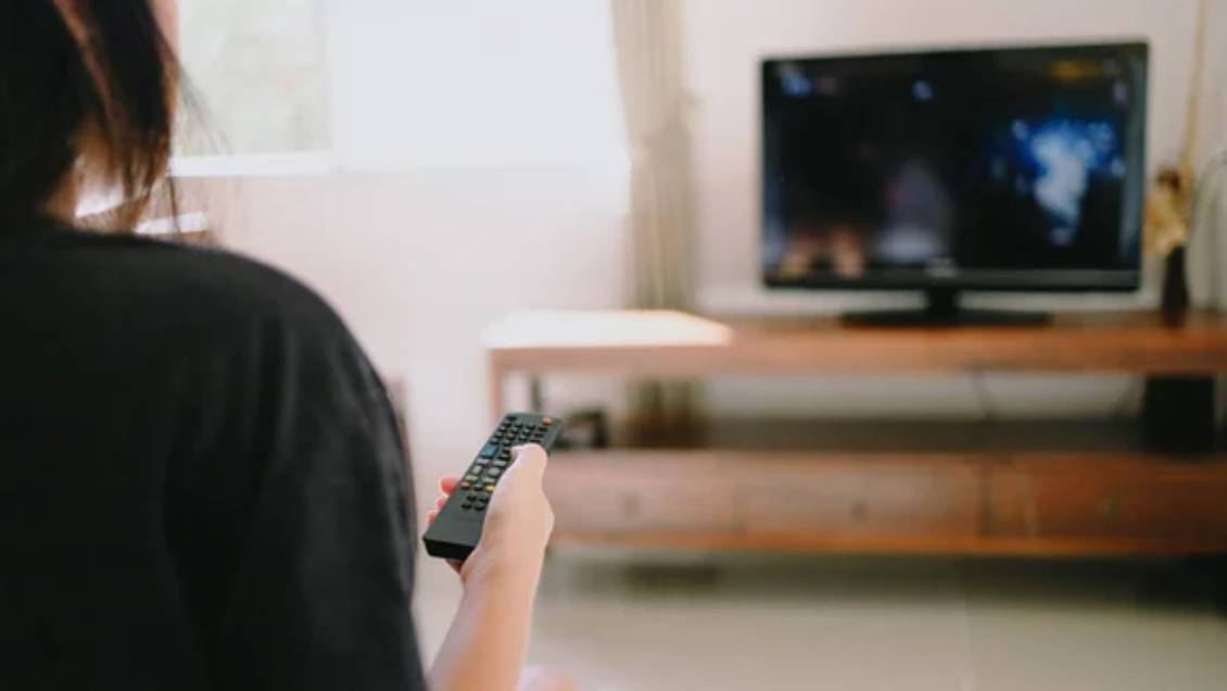 CNTV evalúa adelantar horario del contenido para mayores de 18 años