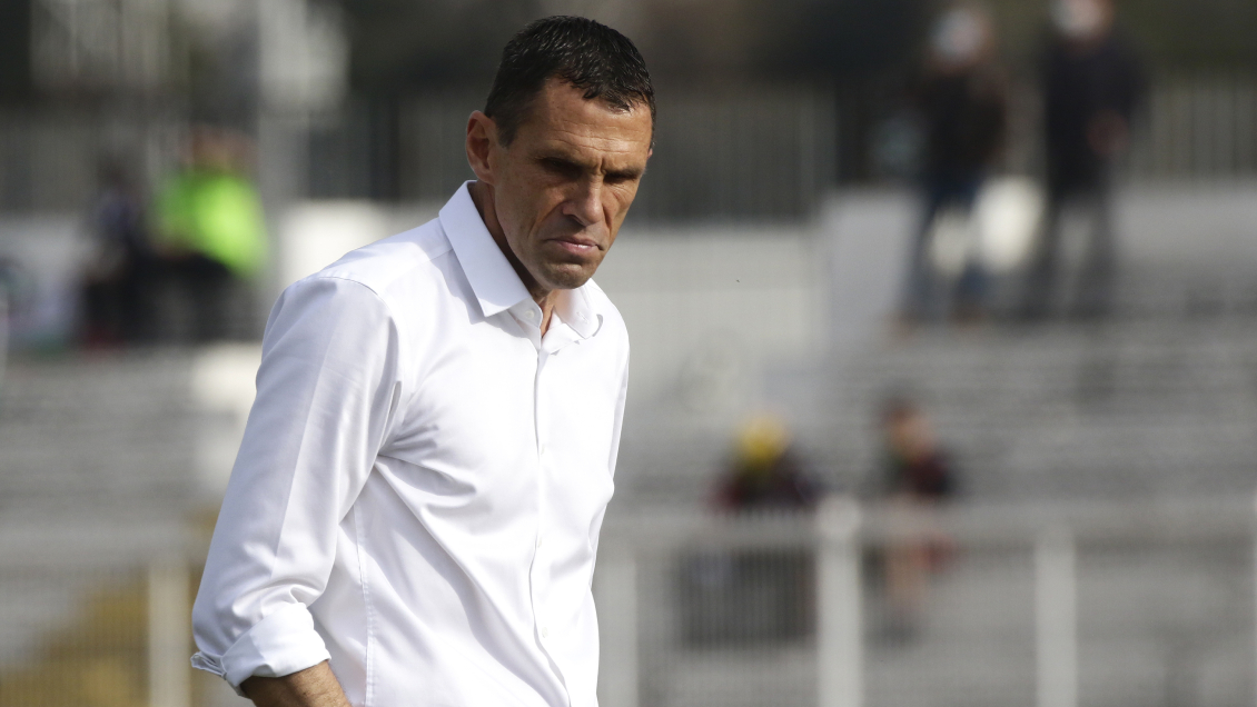 Gustavo Poyet terminó contrato con Grecia y asoma como opción en Irlanda