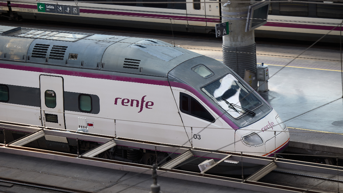 España explora vías para desarrollar trenes de alta velocidad y cercanías en Chile