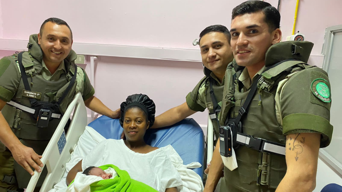 Carabinera ayudó a mujer a dar a luz mediante llamada telefónica