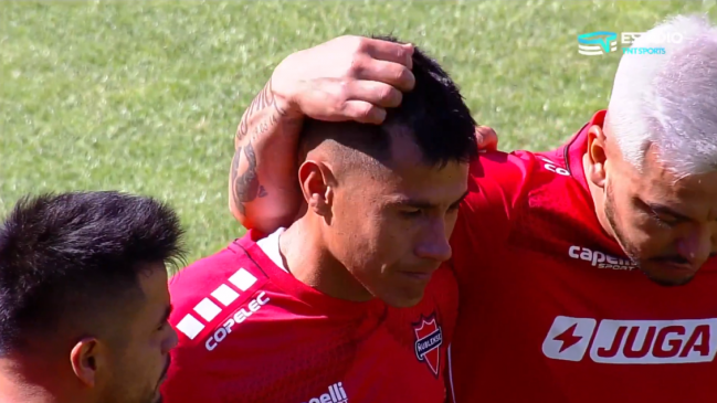 Rafael Caroca vivió un emotivo minuto de silencio ante Colo Colo por la muerte de su abuela