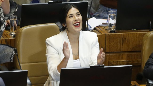  Karol Cariola, nueva presidenta de la Cámara: Ganó por un voto a Joanna Pérez 