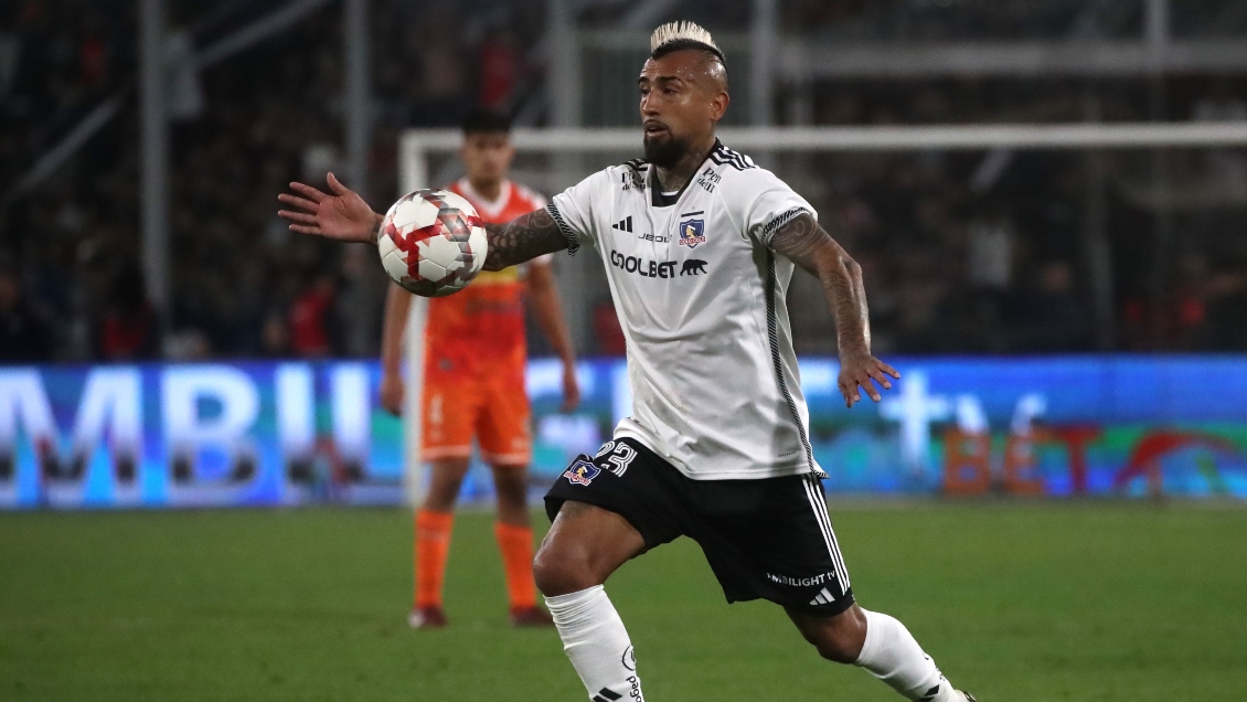 Arturo Vidal respondió a críticas con foto de Messi y emojis