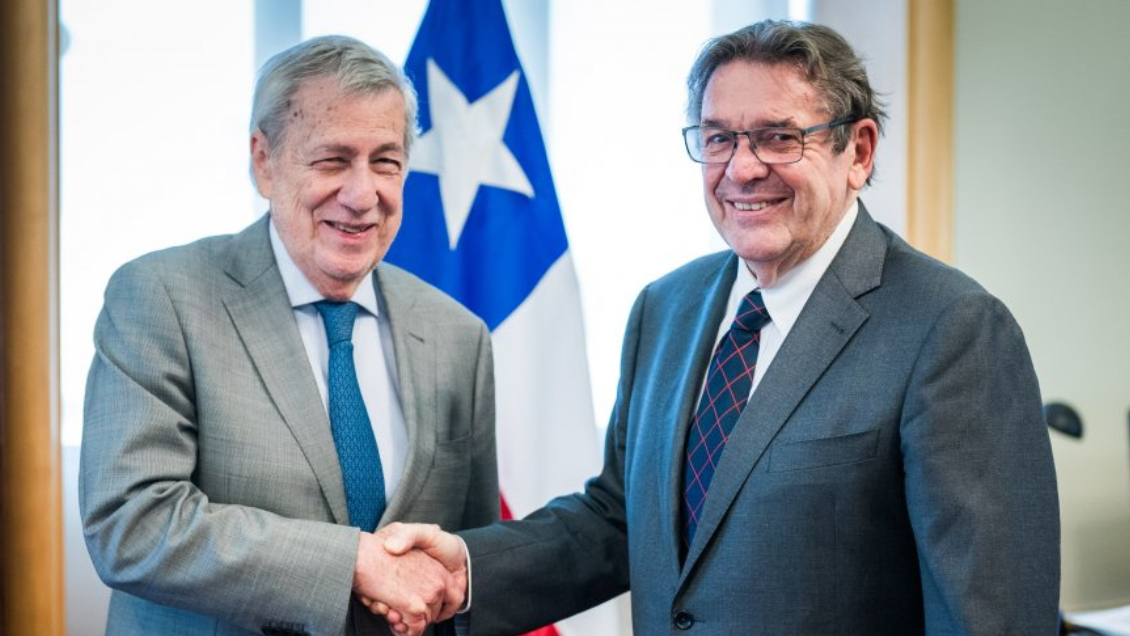 El canciller y el embajador Gazmuri se reunieron a hablar sobre Venezuela