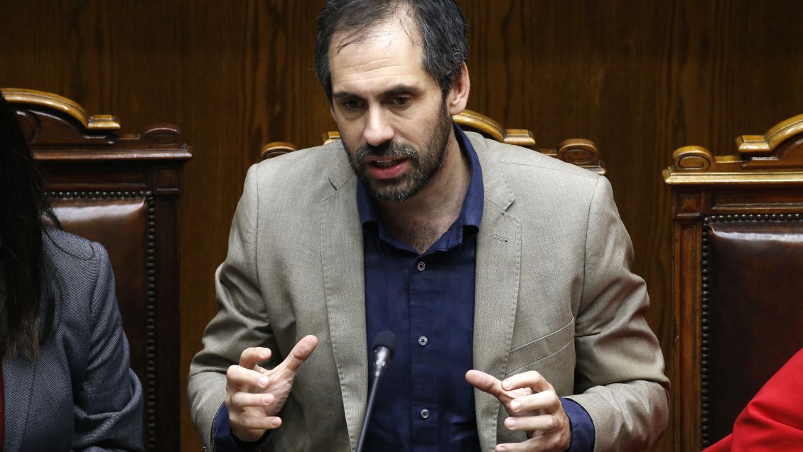 Gobierno respalda a Grau ante críticas por ausencia en cena de la minería