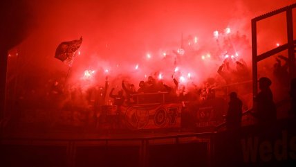   [VIDEO] ¡Eufóricos! Hinchas de PSV interrumpieron partido por goleada 8-0 a Heerenveen 