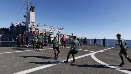   Así fue el entrenamiento de S. Wanderers en el buque Aquiles rumbo a Juan Fernández 