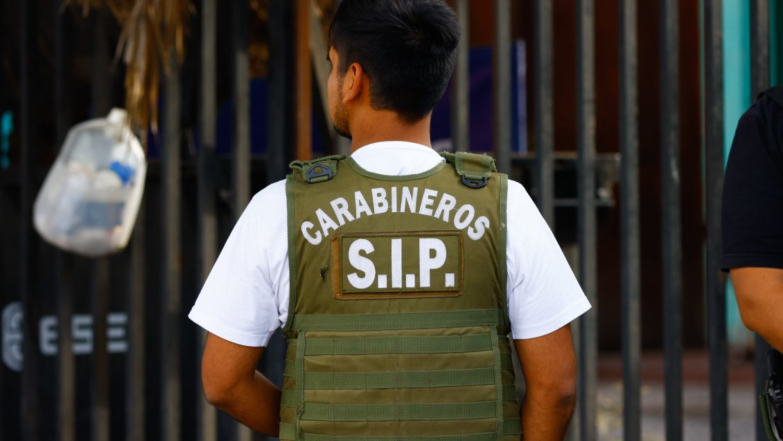 Carabinero de franco fue baleado durante persecución en Arica: Disparo ingresó a su casa