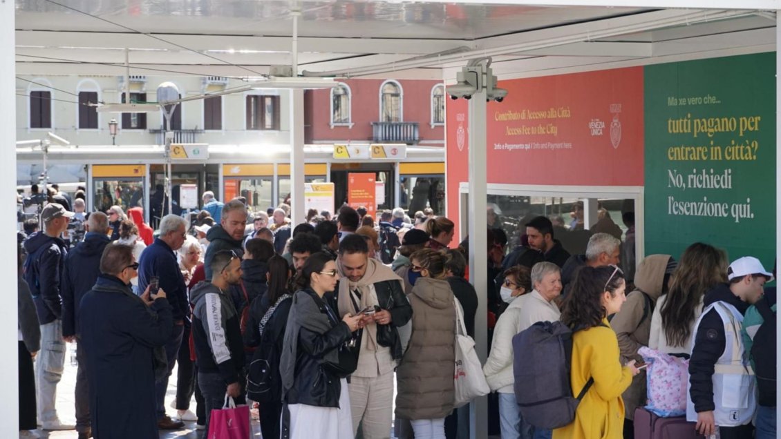 Venecia empezó a cobrar a turistas que entren a la ciudad