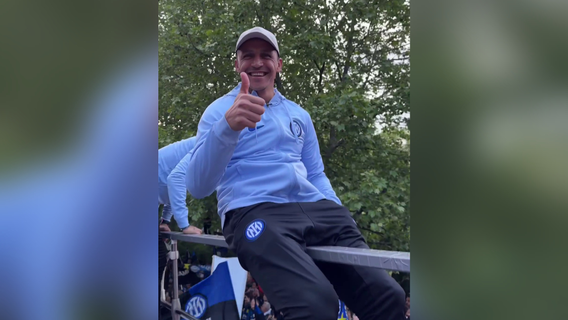 [VIDEO] La alegría de Alexis durante el masivo festejo del título de Inter en Milán