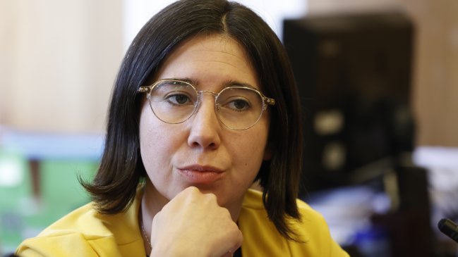 Diputada renunció al Partido Comunista y se fue al Frente Amplio: 