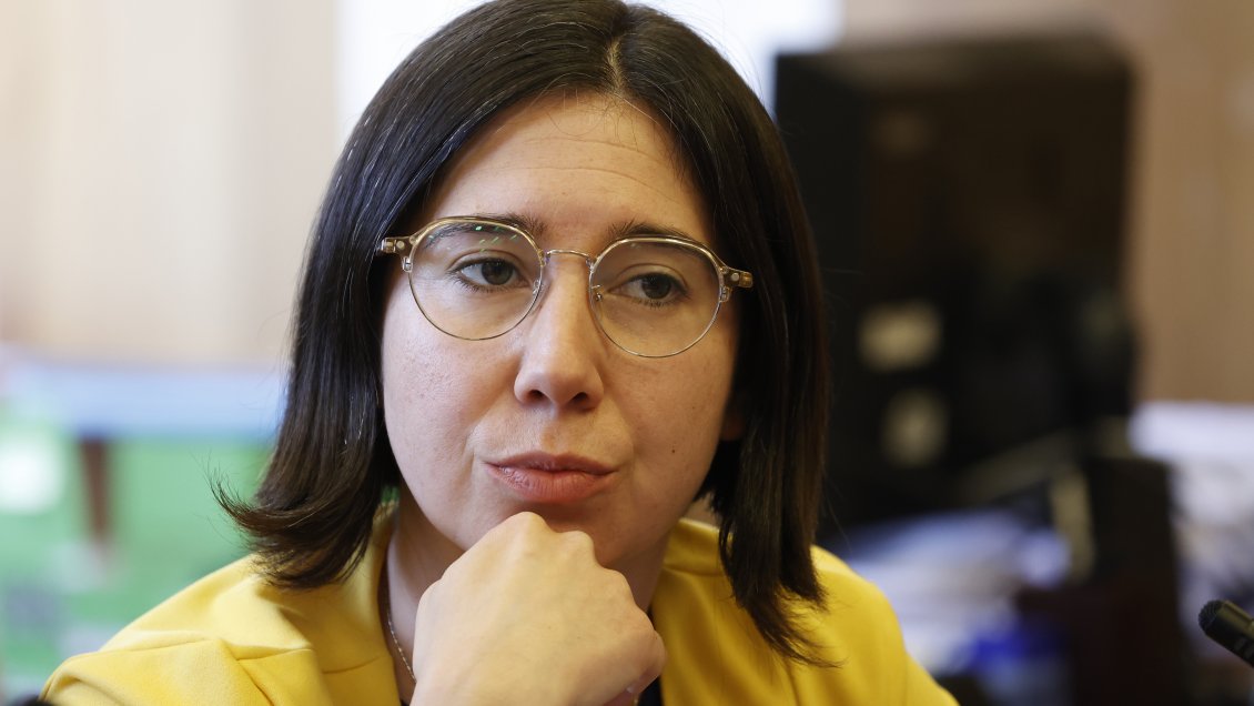 Diputada renunció al Partido Comunista y se fue al Frente Amplio: 