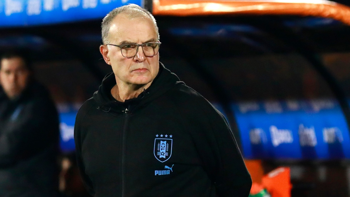 Marcelo Bielsa provocó la salida de un histórico de la selección uruguaya