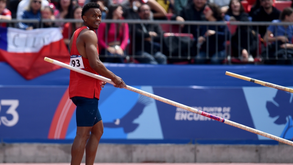 Federación Atlética se defendió en complicación que vivió Santiago Ford con sus garrochas