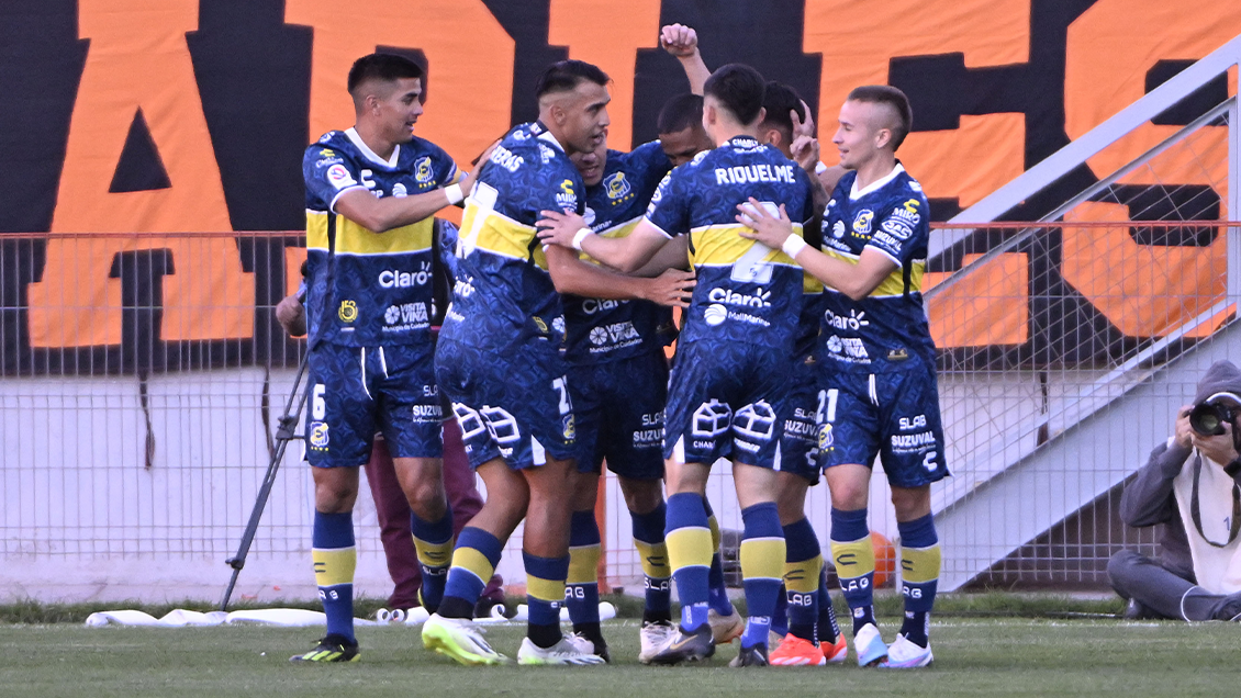 Everton resistió tras dos expulsiones y complicó más a Cobreloa en Calama