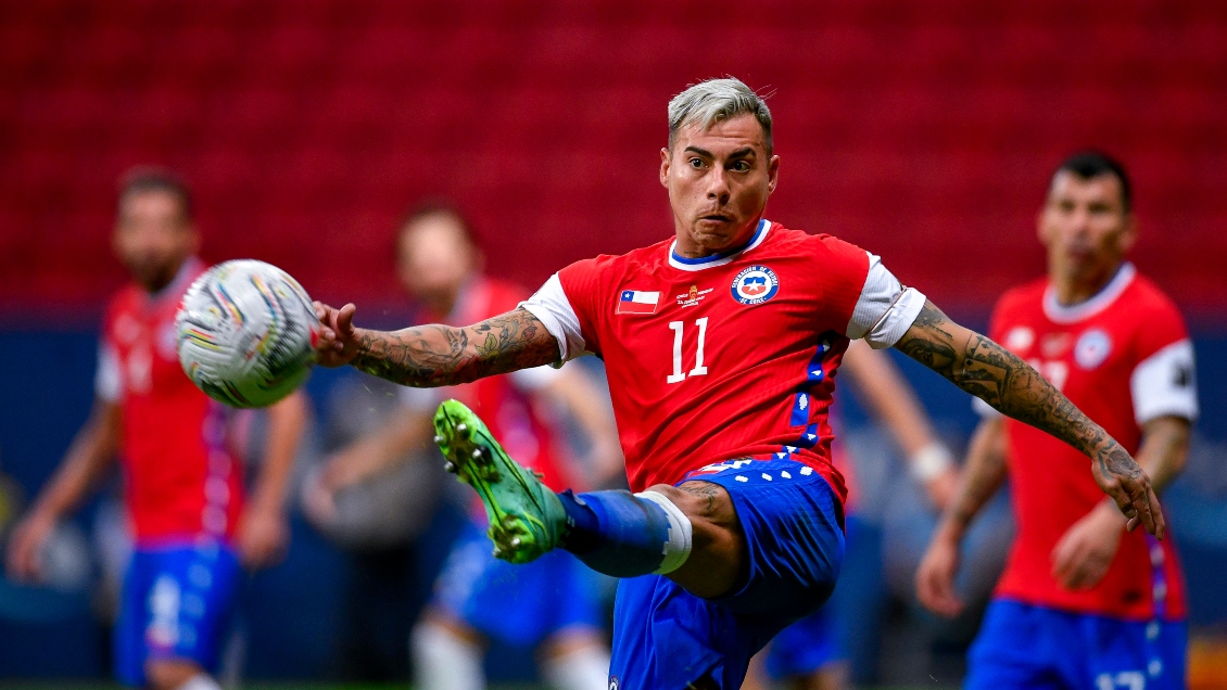 Ex de Eduardo Vargas contó de indisciplina en Copa América: Les llevaron mujeres al hotel