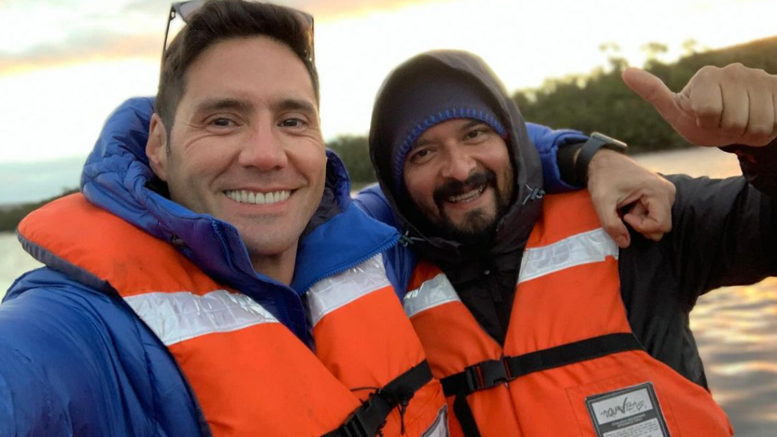 Pancho Saavedra comparte ovación del público a 