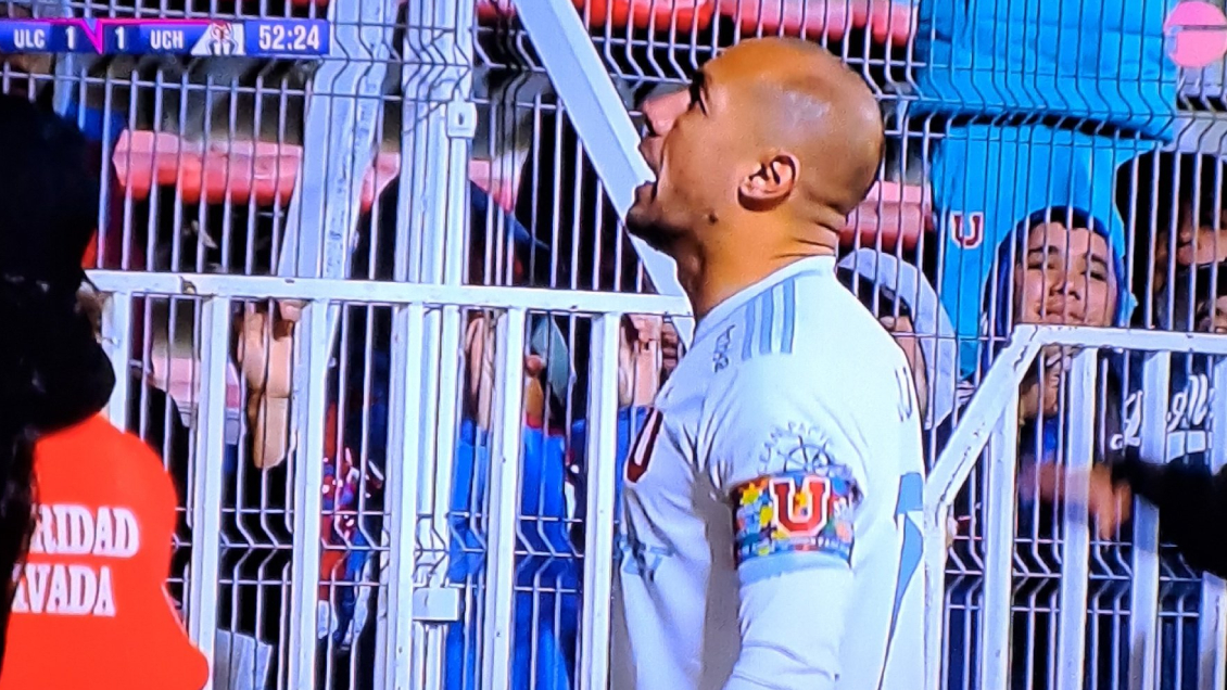 Barristas demoraron un penal de la U y generaron la molestia de Marcelo Díaz