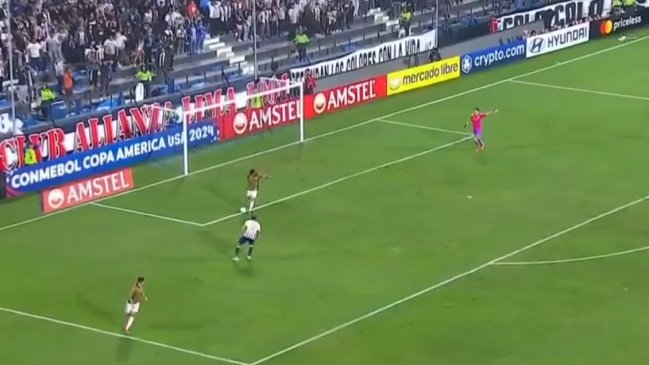  [VIDEO] ¡Un regalo! El insólito error de Pavez en el gol de Alianza Lima a Colo Colo 