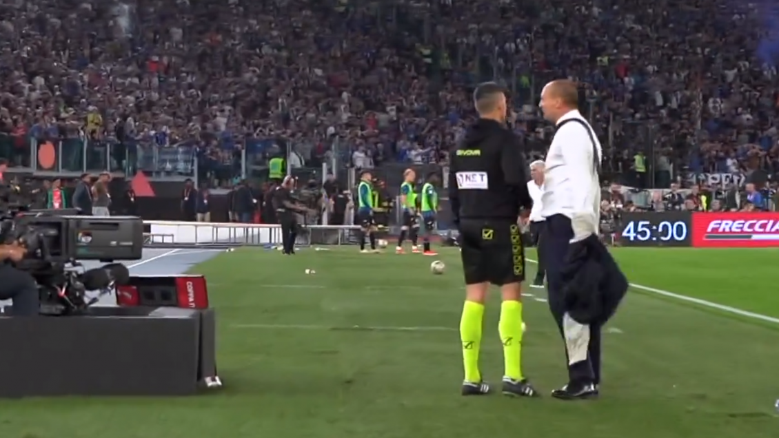 [VIDEO] El descontrol de Allegri tras ser expulsado: Buscó al jefe de los árbitros italianos