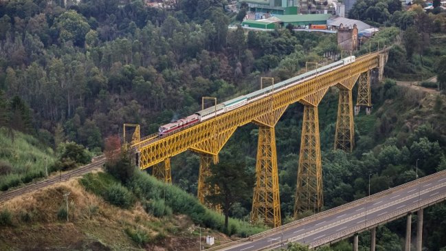 Tren especial Santiago-Temuco se descarriló en su viaje inaugural