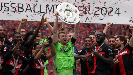   Bayer Leverkusen recibió el trofeo para el esperado festejo de su primera Bundesliga 