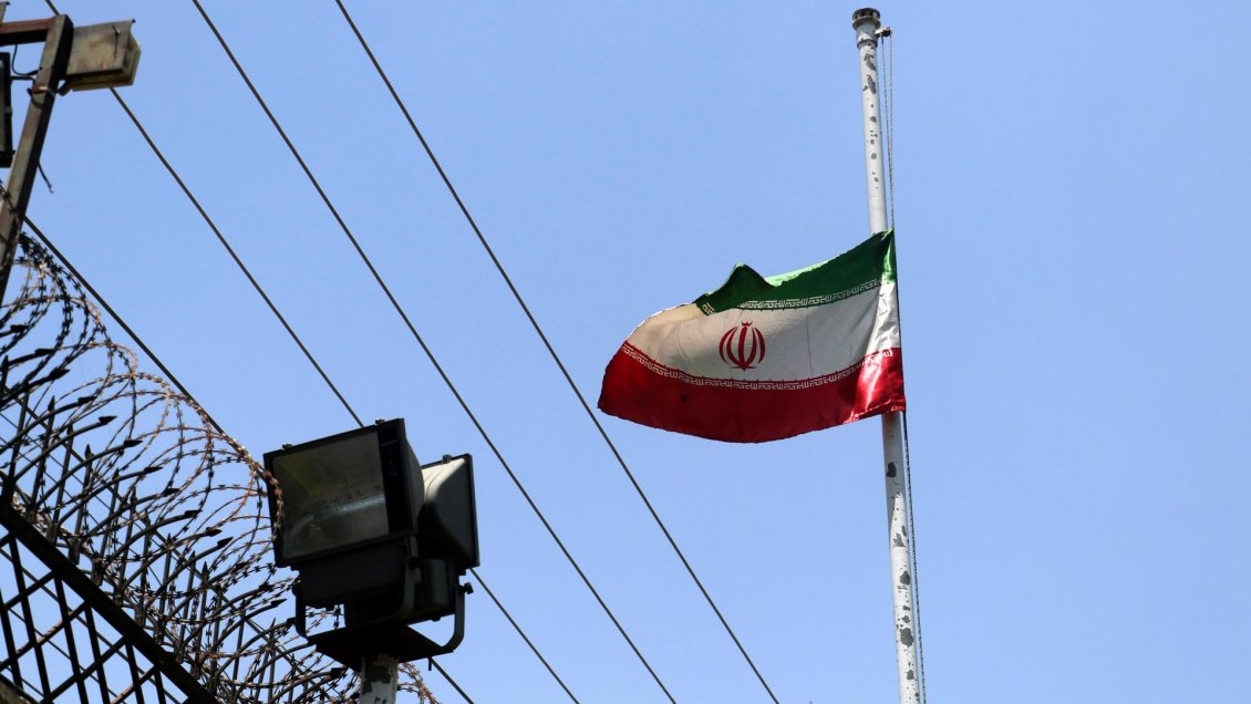 Jameneí aprueba que vicepresidente suceda de forma interina a Raisí